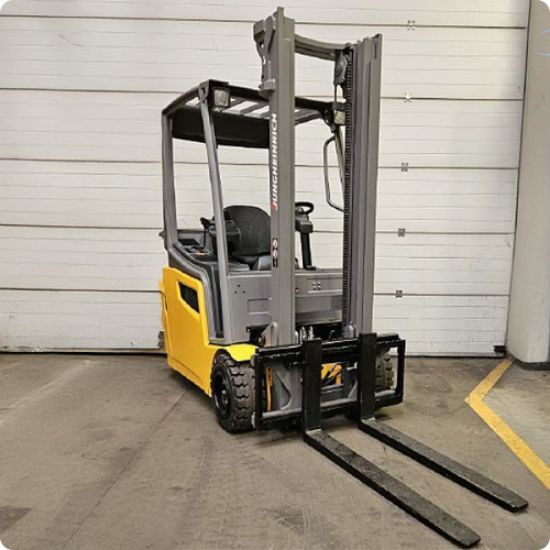 OBNOVLJEN VILIČAR EFG 218K