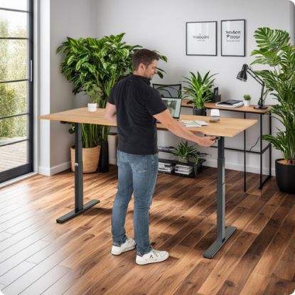 Slika Električna dvižna pisalna miza z ploščo iz bukovega lesa, črna